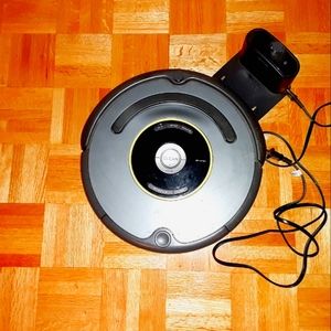 IROOMBA vaccum with charger